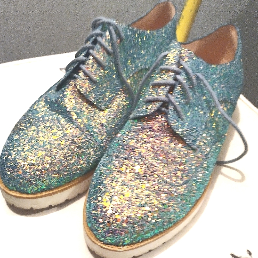 Sparkle shoes